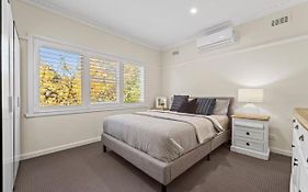 Charming House; Walk To Beach & Shops